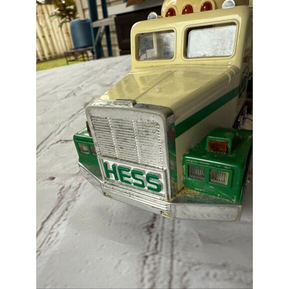 Vintage Hess Corporation Gasoline Toy Tanker Truck Green Beige Vintage 1990 - Picture 7 of 16